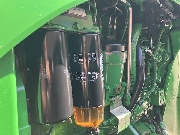 Трактор John Deere 8320R (2015)