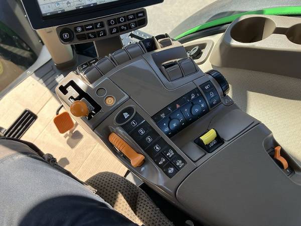 Трактор John Deere 8320R (2015)