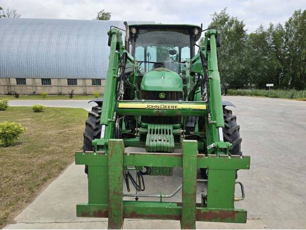 Трактор John Deere 5100 R (2011)