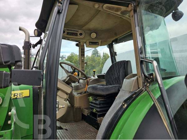Трактор John Deere 5100 R (2011)