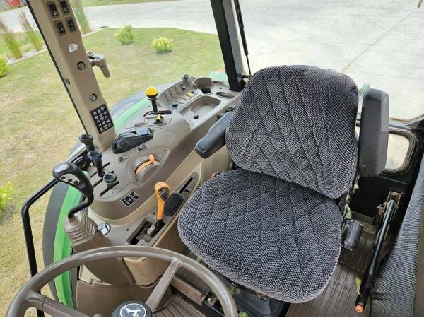 Трактор John Deere 5100 R (2011)