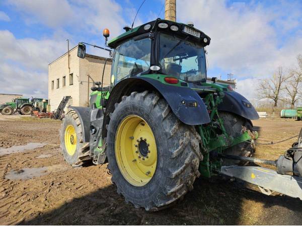 Трактор John Deere 6215 R (2015)