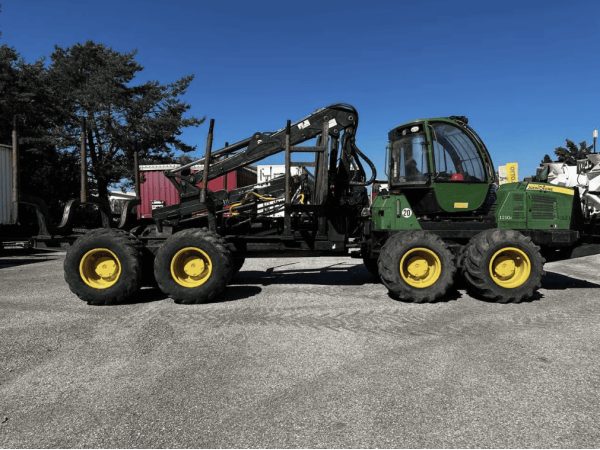 Лесозаготовительная техника John Deere 1210E (2010)