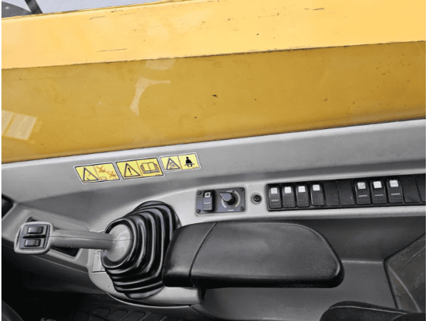 Навантажувач Caterpillar TH330B (2007)