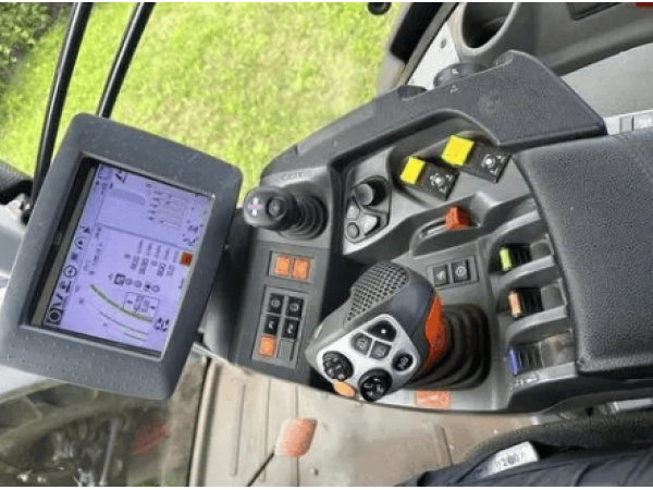 Трактор Claas Axion 830 (2015)