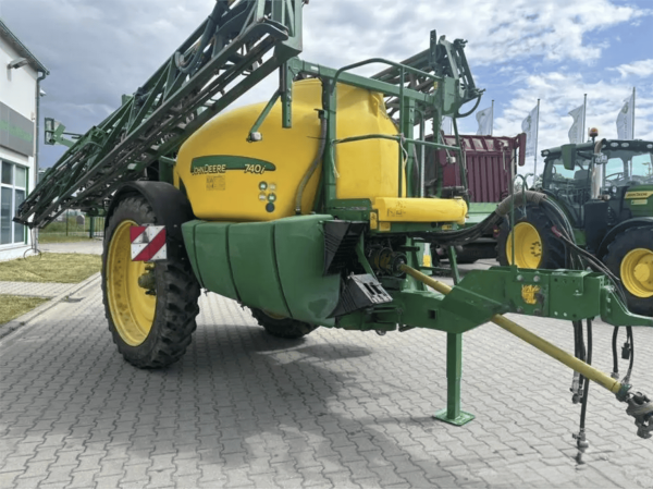Прицепной опрыскиватель John Deere 740i (2012)