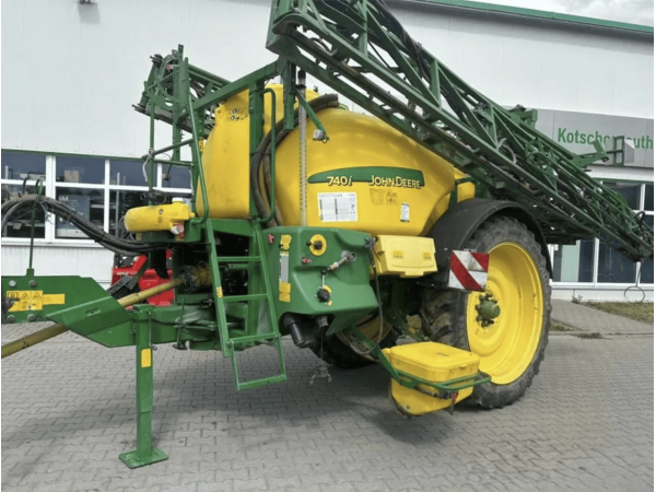 Прицепной опрыскиватель John Deere 740i (2012)
