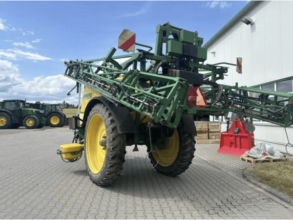 Прицепной опрыскиватель John Deere 740i (2012)