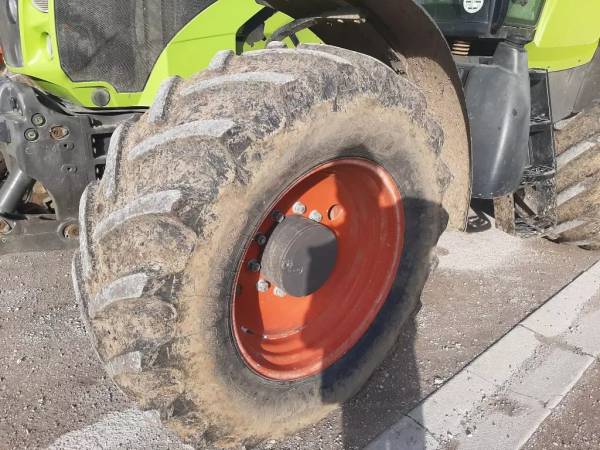 Трактор Claas Axion 820 (2007)
