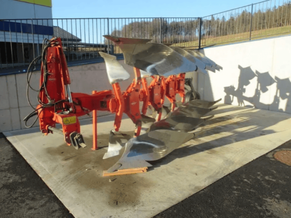 Плуг оборотний Kuhn Huard Master 4