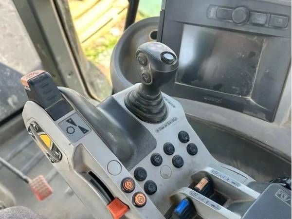Трактор Claas Axion 820 (2010)