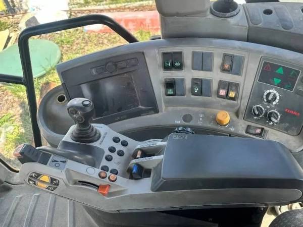 Трактор Claas Axion 820 (2010)
