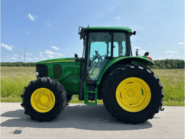 Трактор John Deere 6220 (2004)