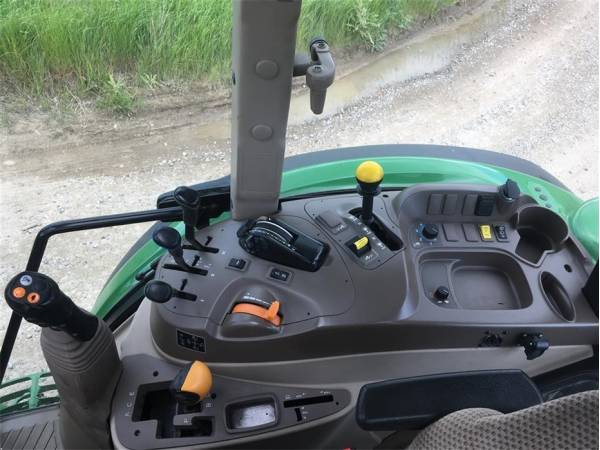 Трактор John Deere 6110 MC (2014)